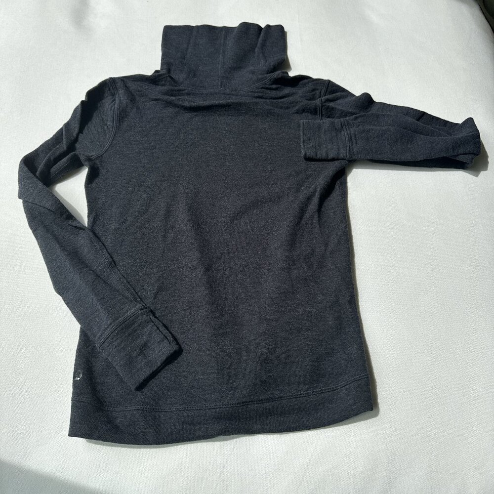 Long Sleeve Soft Lululemon Turtleneck- Grey Size 4